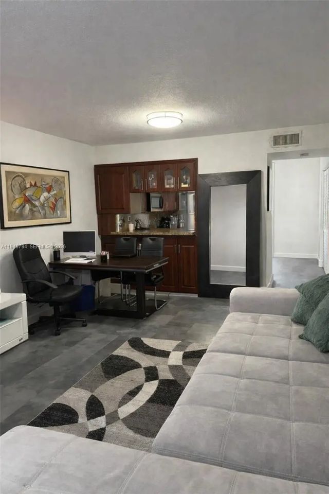 3 of 12 - 2190 W 60th Street #21201, Hialeah, FL