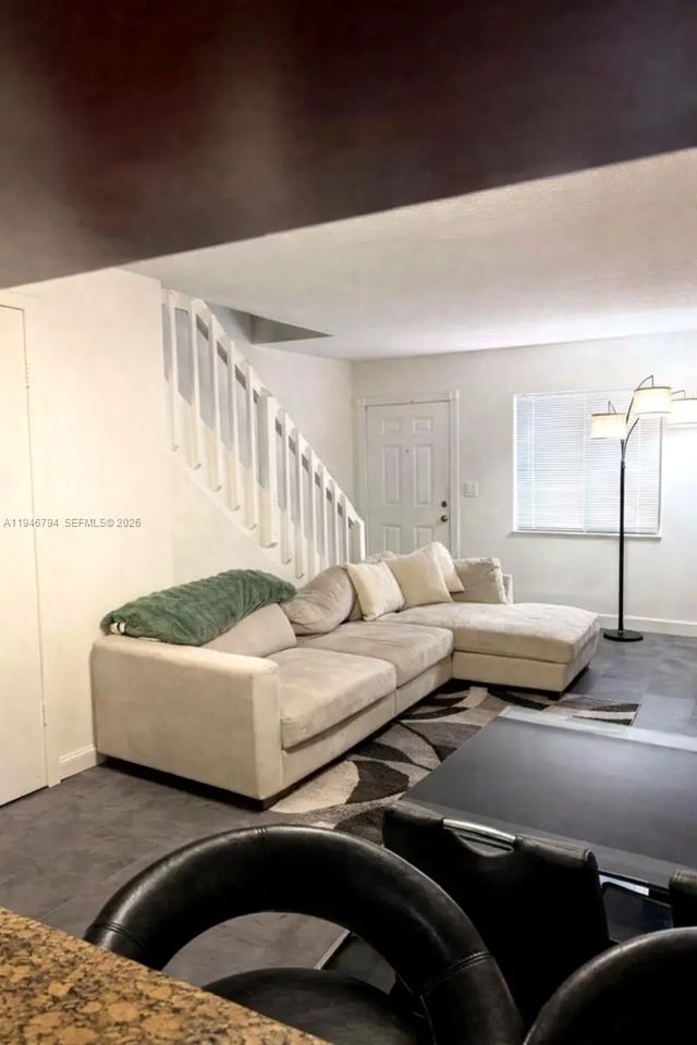 4 of 12 - 2190 W 60th Street #21201, Hialeah, FL