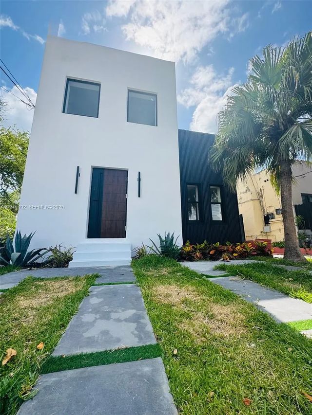 2 of 51 - 905 Sw 13th Court, Miami, FL