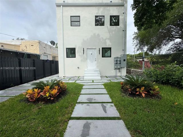 3 of 51 - 905 Sw 13th Court, Miami, FL