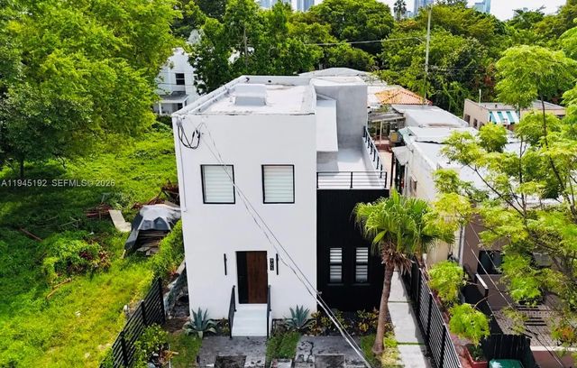 4 of 51 - 905 Sw 13th Court, Miami, FL