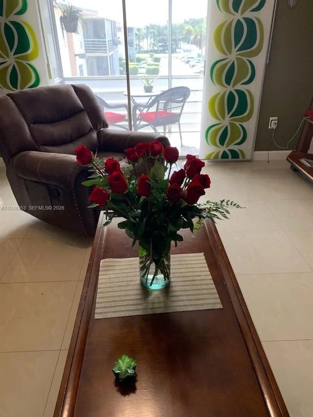 16801 Ne 13th Avenue #301, Miami