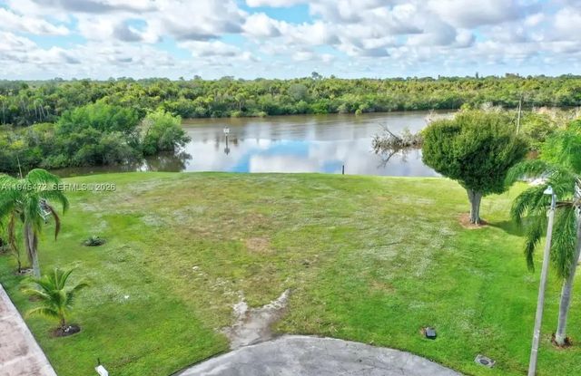 305 Se Camino Court, Port St. Lucie