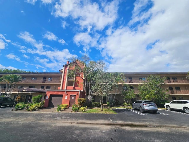 2214 S Cypress Bend Drive #105, Pompano Beach