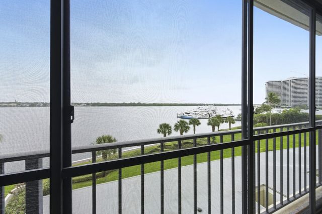 3 of 32 - 126 Lakeshore Drive #526, North Palm Beach, FL