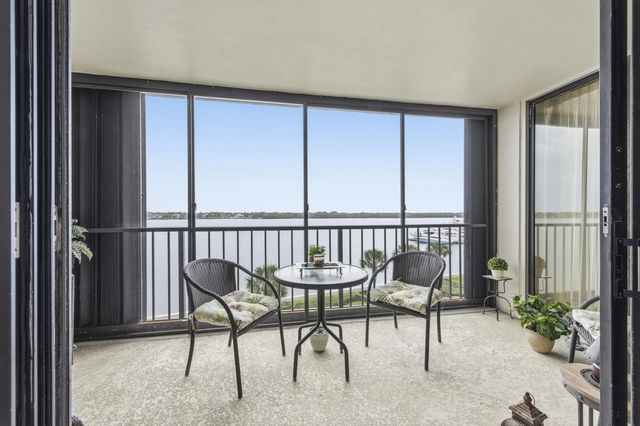 4 of 32 - 126 Lakeshore Drive #526, North Palm Beach, FL