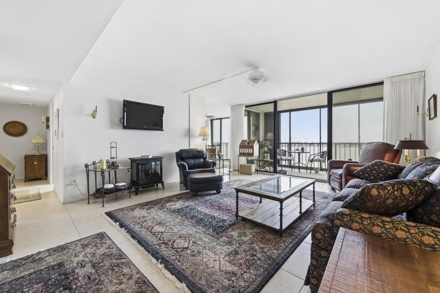 5 of 32 - 126 Lakeshore Drive #526, North Palm Beach, FL