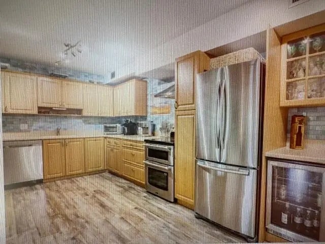 Photo of Listing #R11155077