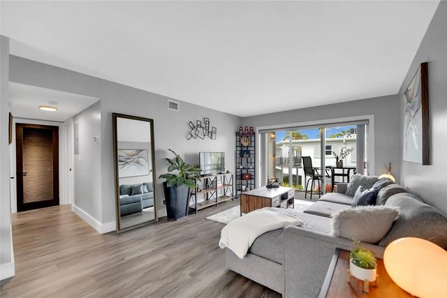 2161 Ne 42nd Court #215, Lighthouse Point