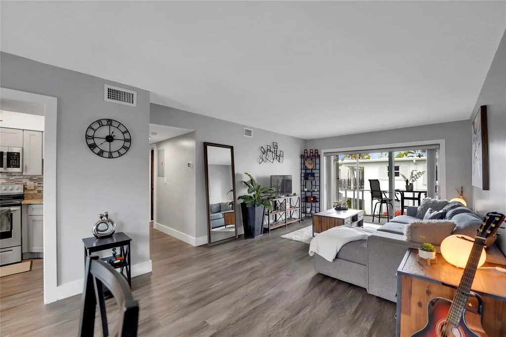 2161 Ne 42nd Court #215, Lighthouse Point