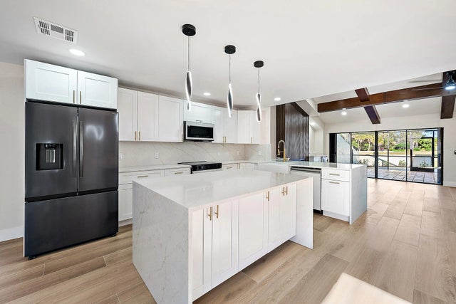 Photo of Listing #R11155091