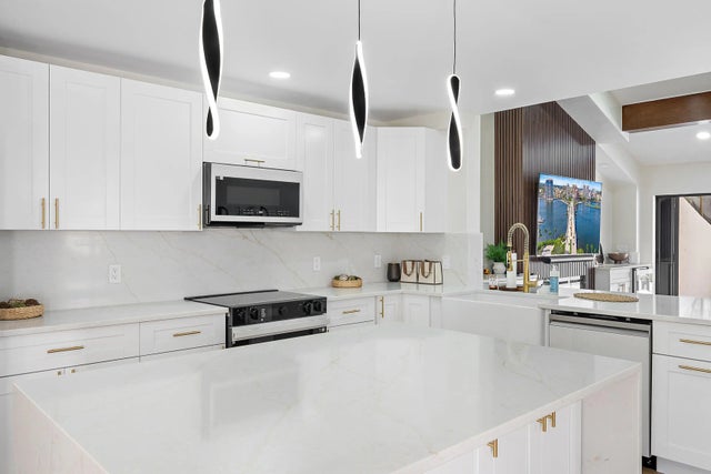 Photo of Listing #R11155091