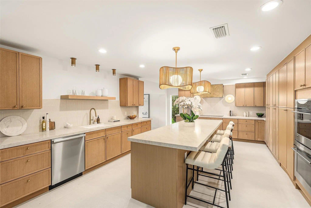 4877 Pineview Circle, Delray Beach