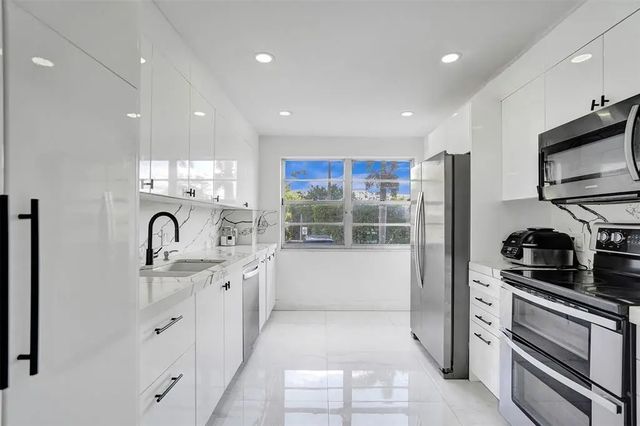 4 of 15 - 2801 Ne 183rd Street #101w, Aventura, FL
