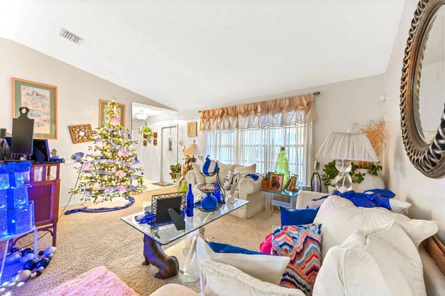 3 of 27 - 2531 Doral Way, Riviera Beach, FL
