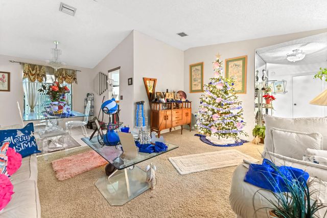 4 of 27 - 2531 Doral Way, Riviera Beach, FL
