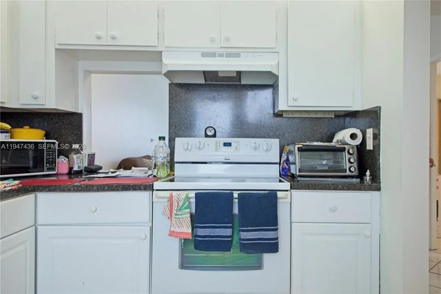 2 of 20 - 2309 Park Lane #304, Hollywood, FL
