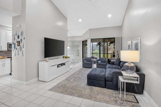 4 of 56 - 5374 Venetia Court #e, Boynton Beach, FL