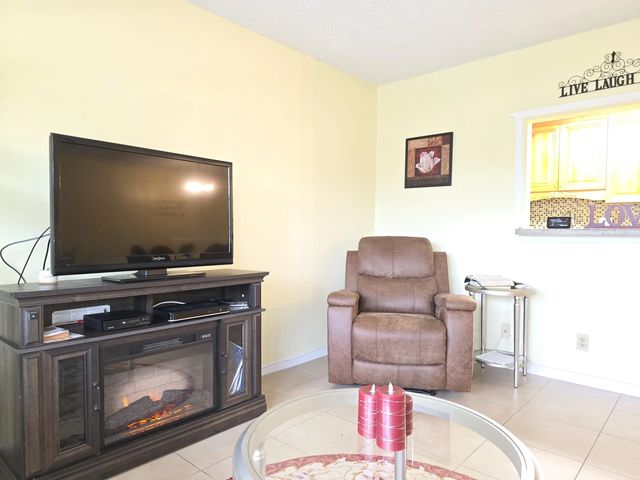 5 of 34 - 204 Kent L #l, West Palm Beach, FL