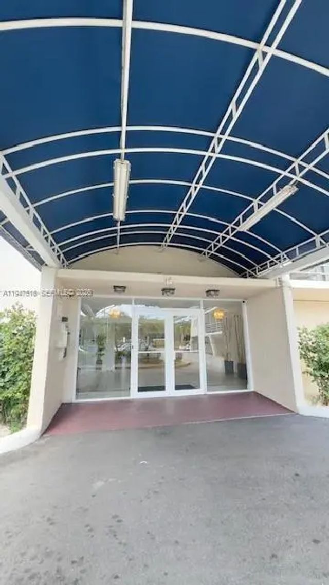 2821 N Miami Beach Boulevard #4m, North Miami Beach