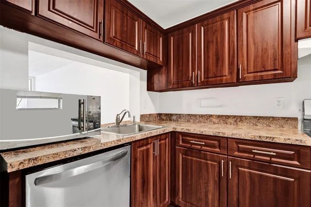 4 of 30 - 9440 Poinciana Place #101, Davie, FL