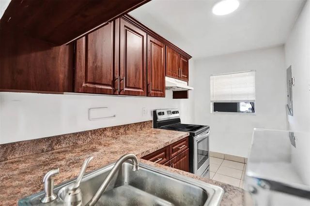 5 of 30 - 9440 Poinciana Place #101, Davie, FL