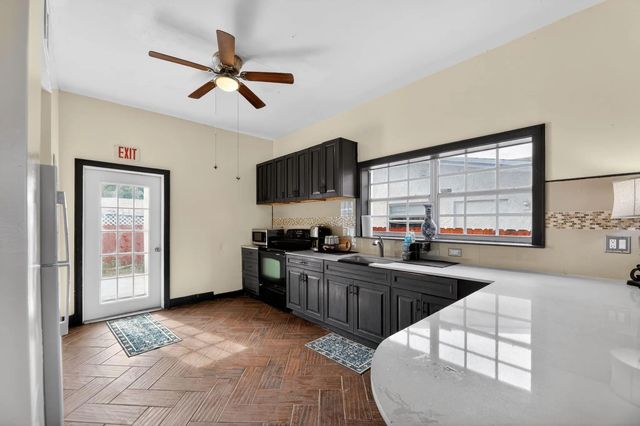 4 of 33 - 1934 Washington Street, Hollywood, FL
