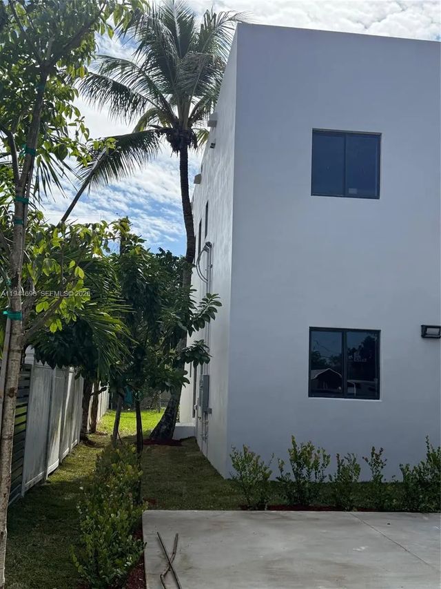 5 of 9 - 2042 Nw 55 Terrace, Miami, FL