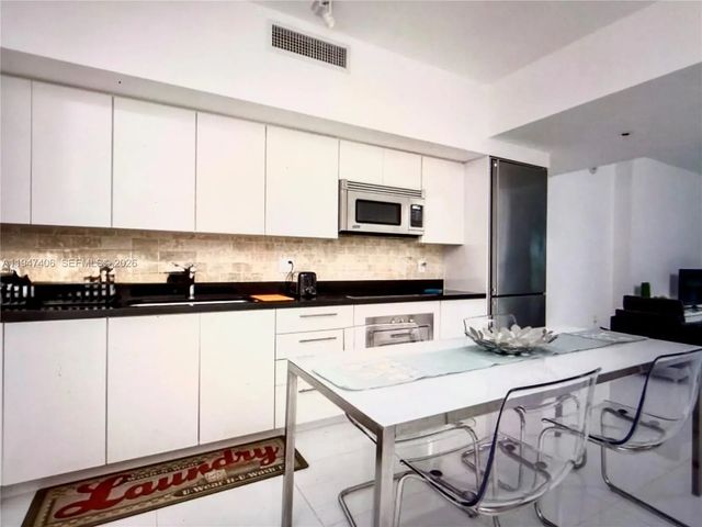 4 of 16 - 92 Sw 3rd Street #4309, Miami, FL