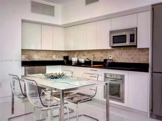 5 of 16 - 92 Sw 3rd Street #4309, Miami, FL