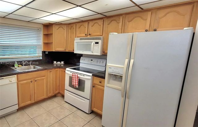 4 of 33 - 9861 Sunrise Lakes Boulevard #310, Sunrise, FL