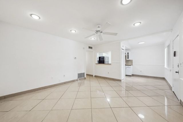 4 of 20 - 2878 Donnelly Drive #106, Lake Worth, FL