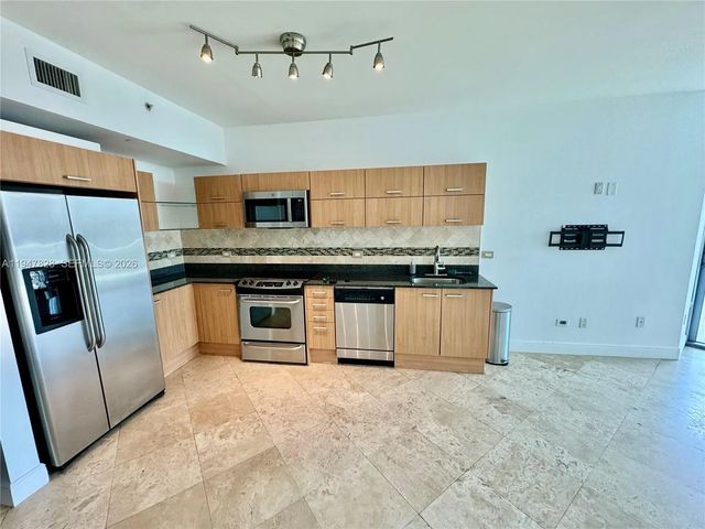 4 of 10 - 350 S Miami Avenue #2912, Miami, FL