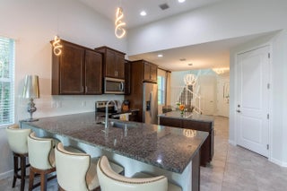 Photo of Listing #R11155556