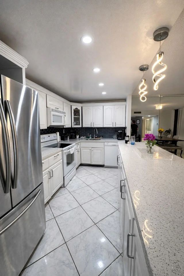 5 of 18 - 20441 Ne 30th Avenue #218-9, Miami, FL