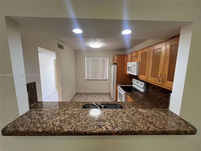 4 of 15 - 379 Lakeview Drive #205, Weston, FL