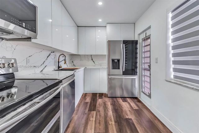 2 of 29 - 3990 Nw 42nd Avenue #403, Lauderdale Lakes, FL