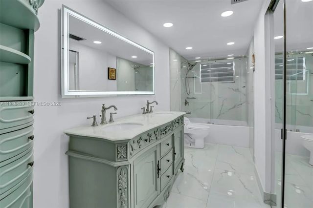 5 of 29 - 3990 Nw 42nd Avenue #403, Lauderdale Lakes, FL