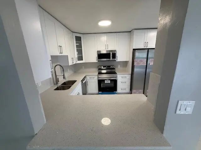 4 of 13 - 810 Lake Shore Drive #19, Lake Park, FL