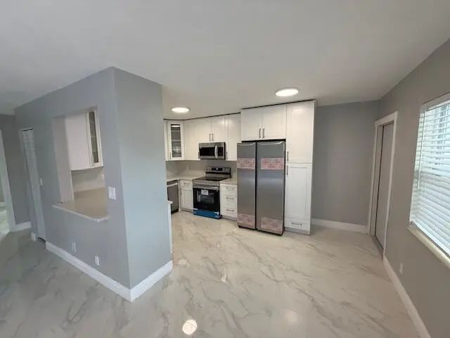 5 of 13 - 810 Lake Shore Drive #19, Lake Park, FL