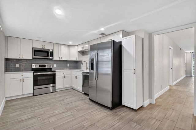 2 of 25 - 545 Oaks Lane #409, Pompano Beach, FL
