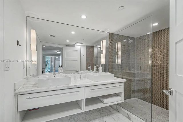 4 of 13 - 5025 Collins Avenue #903, Miami Beach, FL