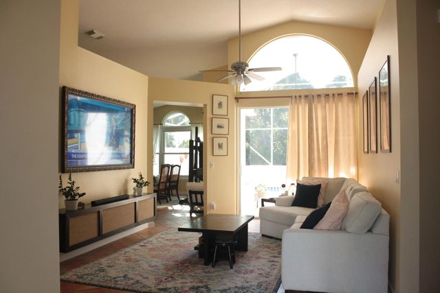 4 of 13 - 639 Sw Lake Charles Circle Circle, Port St. Lucie, FL