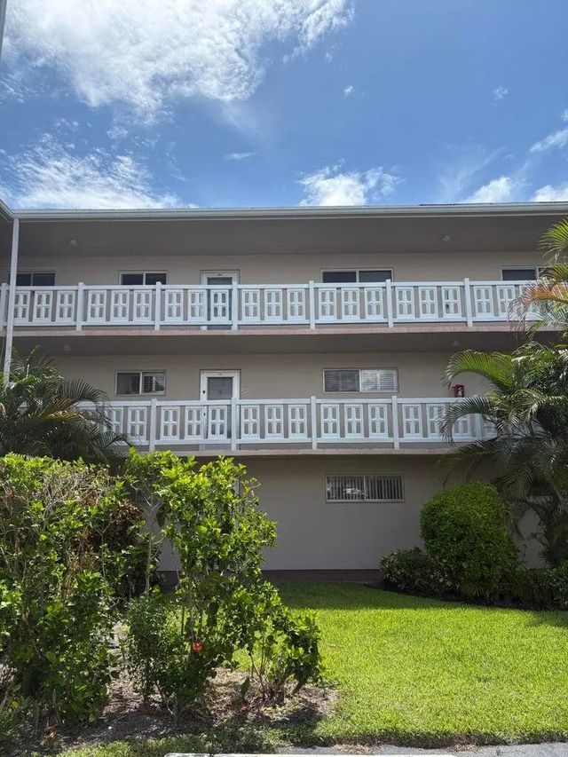 2 of 26 - 2770 S Garden Drive #304, Lake Worth, FL