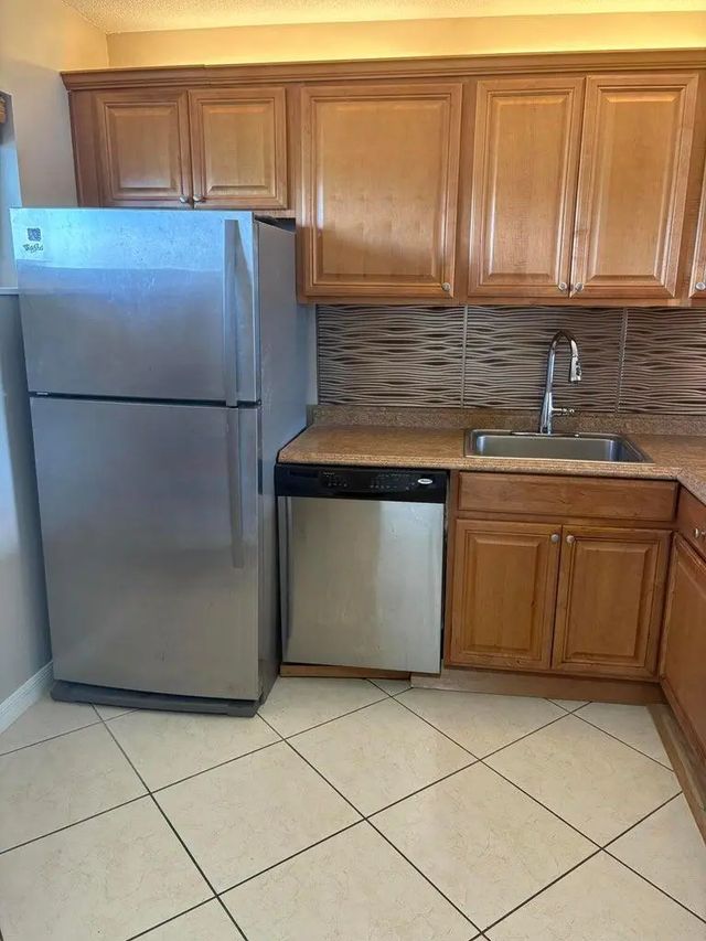 4 of 26 - 2770 S Garden Drive #304, Lake Worth, FL