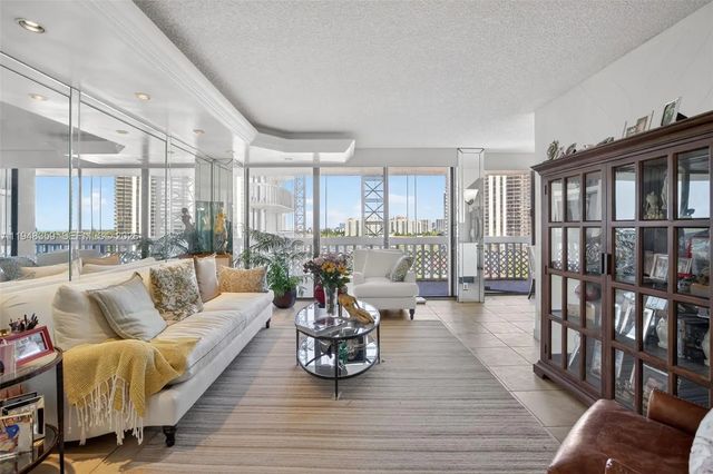 4 of 57 - 19355 Turnberry Way #8l, Aventura, FL