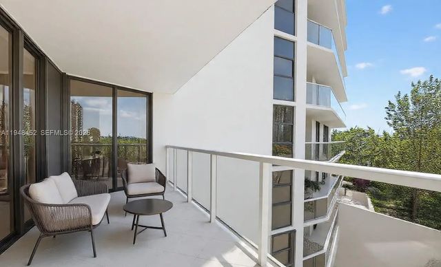 3 of 61 - 20281 E Country Club Drive #405, Aventura, FL