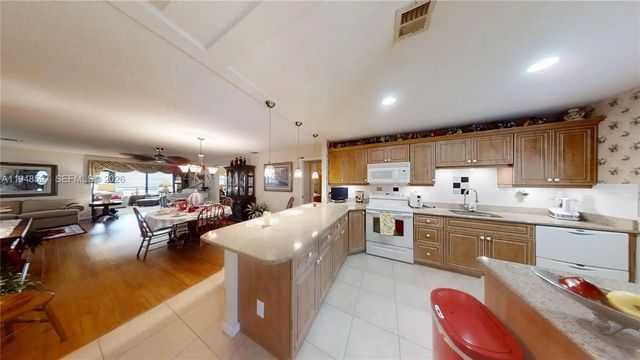 2 of 38 - 1527 Edgewater Circle, Fort Myers, FL