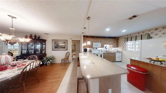 3 of 38 - 1527 Edgewater Circle, Fort Myers, FL