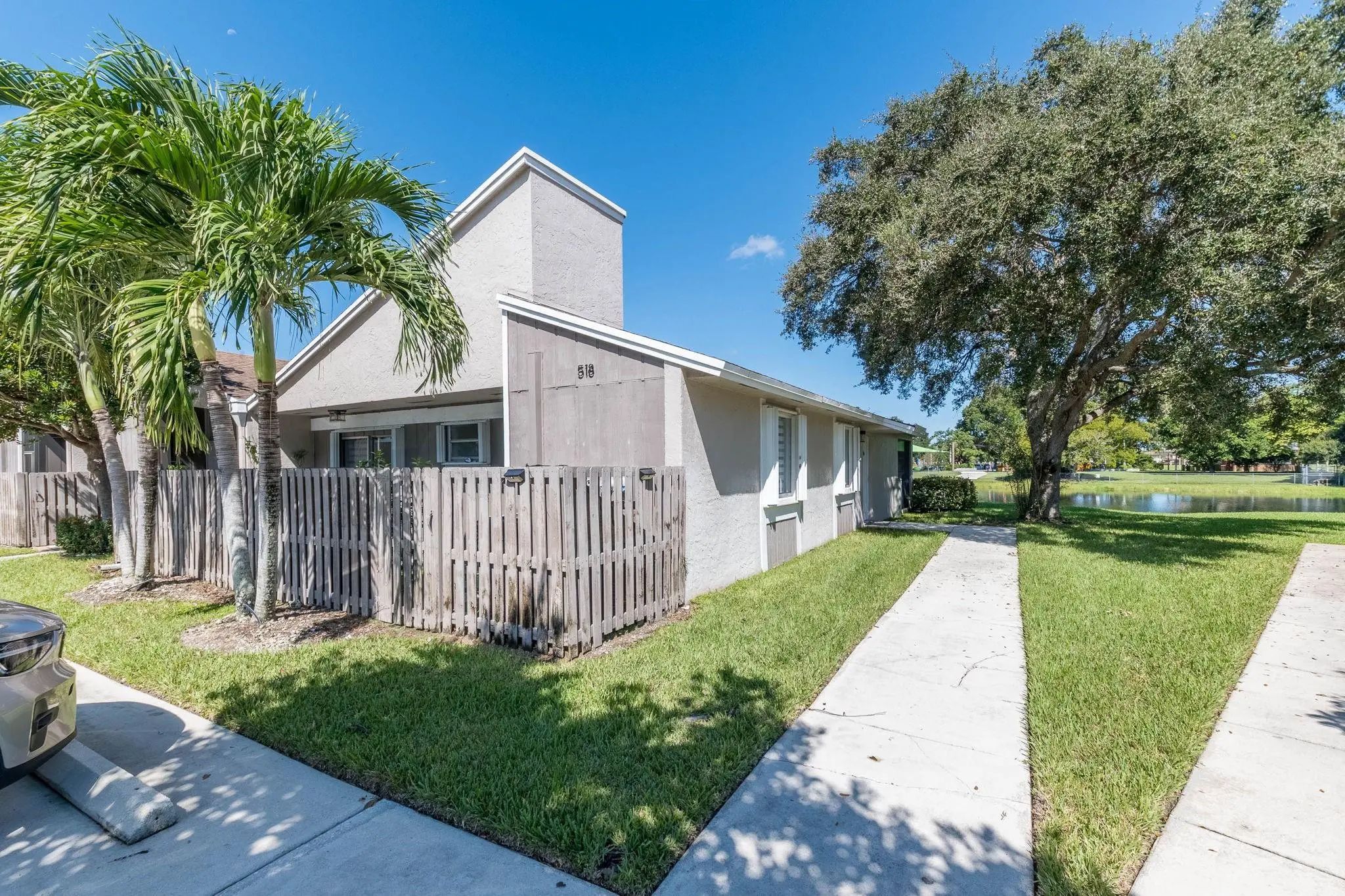 518 Woodgate Circle #e, Sunrise